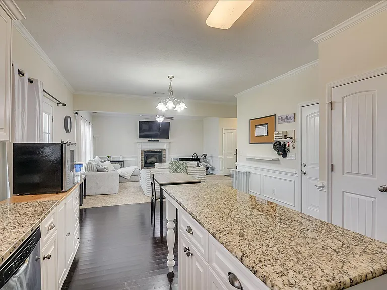 2507 Kari Ln — Photo 14