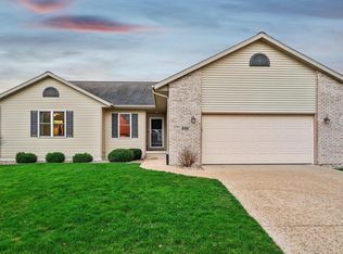 306 E Northlawn Dr, Cottage Grove, WI 53527