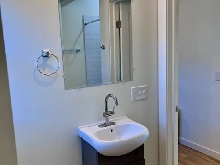 549 Albany Ave — Photo 9