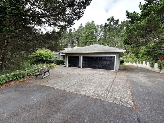 4th image of 901 Lakeview Ct