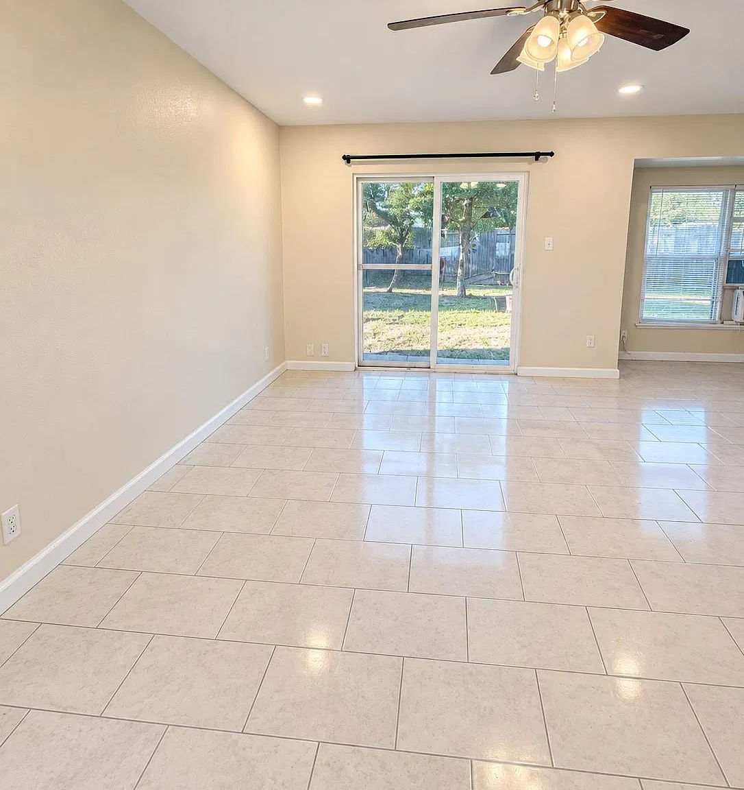 3 bed, 2.0 bath, 1700 sqft, $1,600 — Photo 4