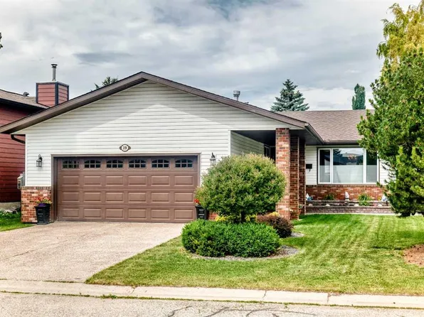 39 E Deer Run Pl SE, Calgary, AB T2J 5R2