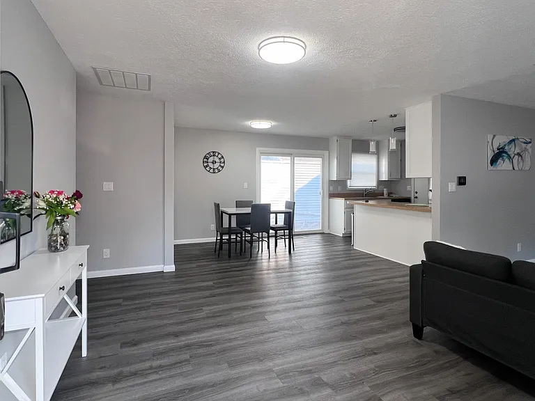 178 W Navajo St — Photo 2