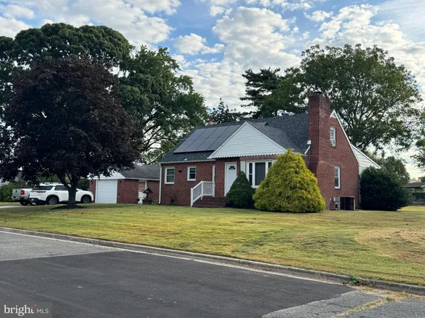 313 S Johnson St, Penns Grove, NJ 08069