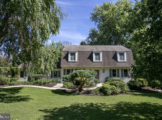 17 Woods End Dr, Doylestown, PA 18902