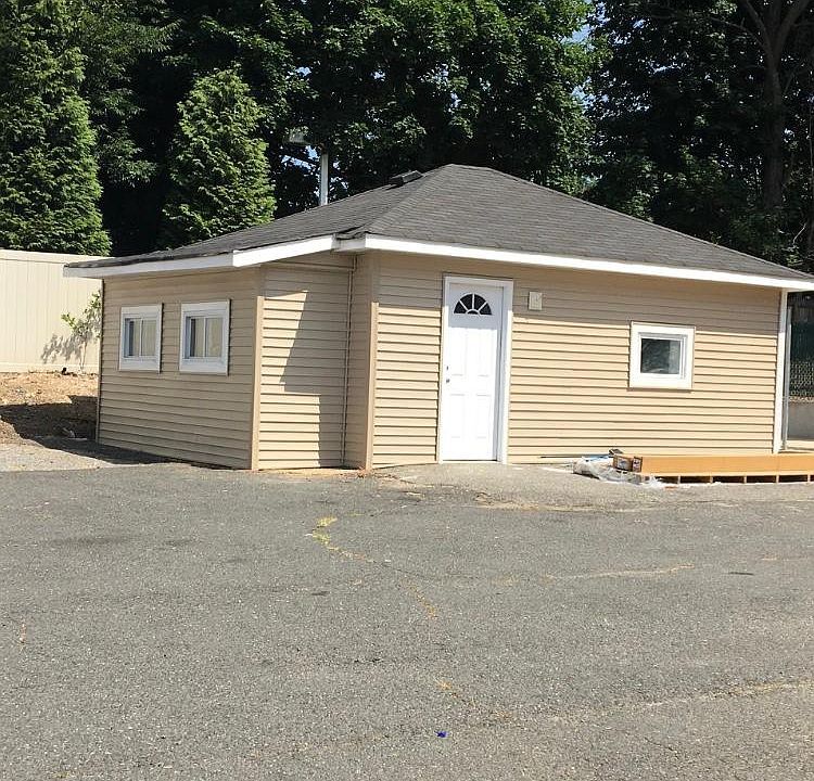 stand alone house with private side yard