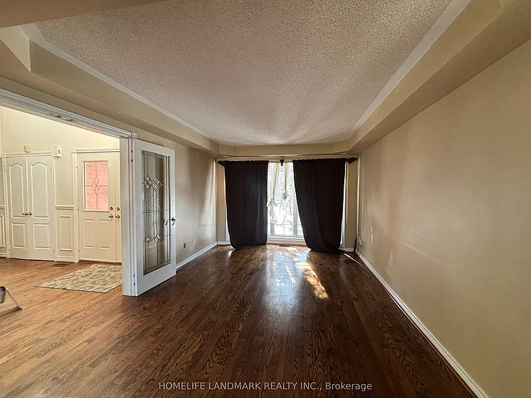 109 Carlyle Cres — Photo 4