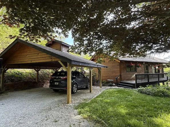 44 Cessna Ln, Rabun Gap, GA 30568