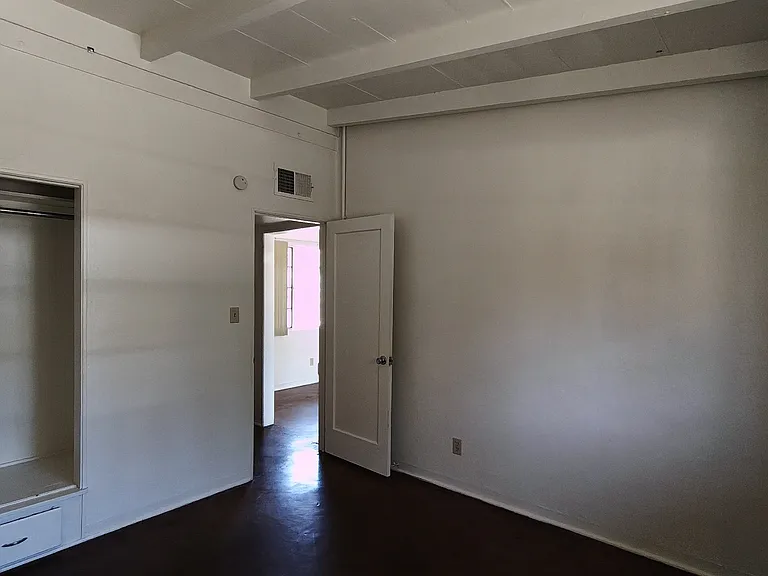 2545 E Water St #D — Photo 4
