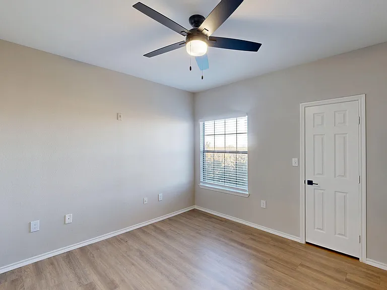 Lakeline Villas — Photo 80