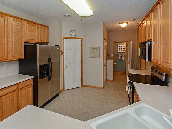 4th image of 4749 Blaine Ave