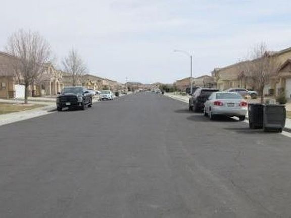 Exterior Neighborhood (street photo)