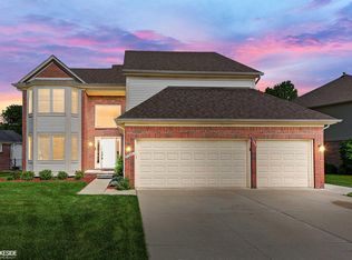 51389 Midland Cir, Macomb, MI 48042