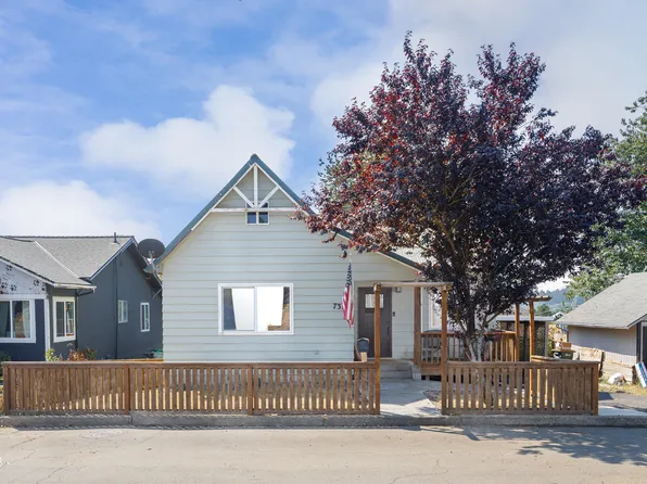 735 SE 8th St, Toledo, OR 97391
