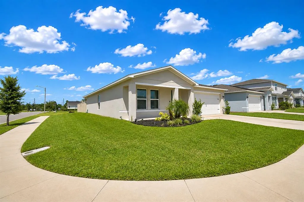 4 bed, 2.0 bath, 1648 sqft, $2,550 — Photo 2