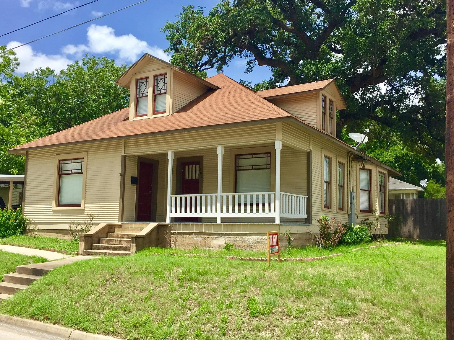 504 N Jefferson St — Photo 1