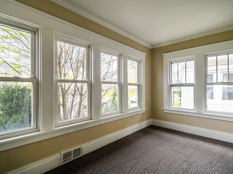 223 Virgil Ave — Photo 2