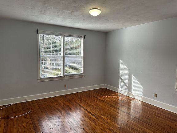 4th image of 1405 Colonial Dr