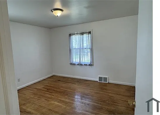 3 bed, 2000 sqft, $2,200 — Photo 4
