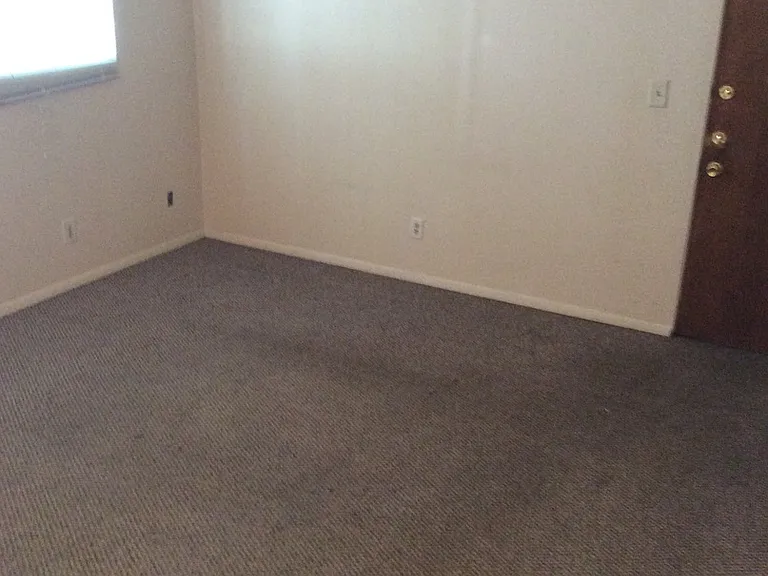 Downtown, Affordable, Secure Building — Photo 6