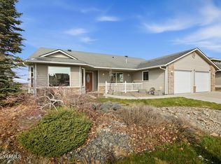 1318 W Grandview Ave, Sunnyside, WA 98944
