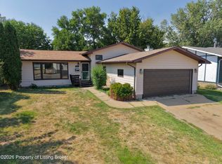 911 2nd Ave W, Dickinson, ND 58601