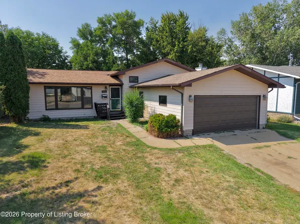 911 2nd Ave W, Dickinson, ND 58601