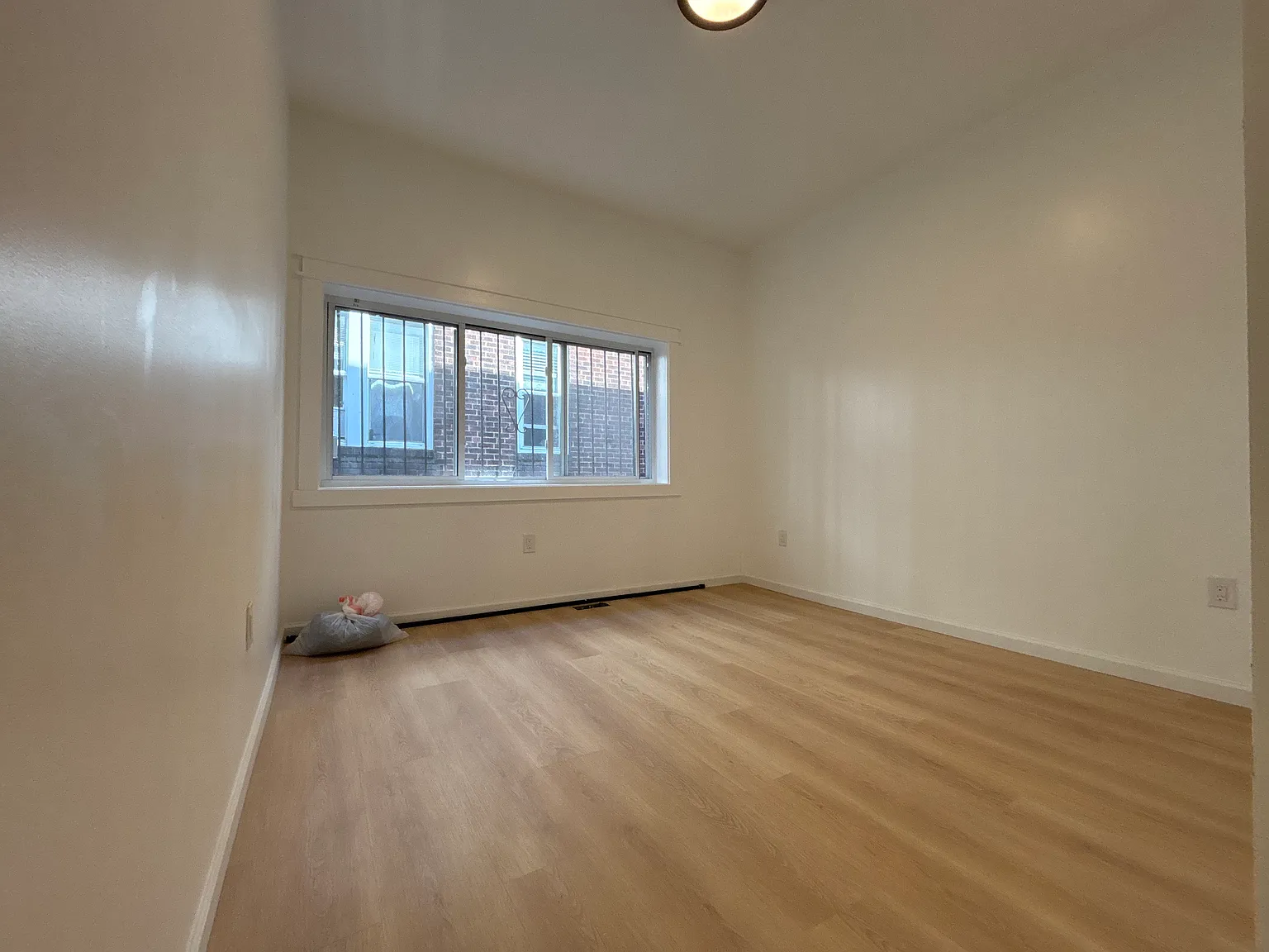 2516 Centre Ave — Photo 4