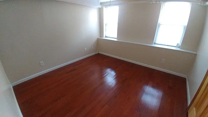 Rented by Halvatzis Realty | media 1