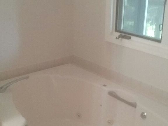 3rd image of 33 Essex Dr #33