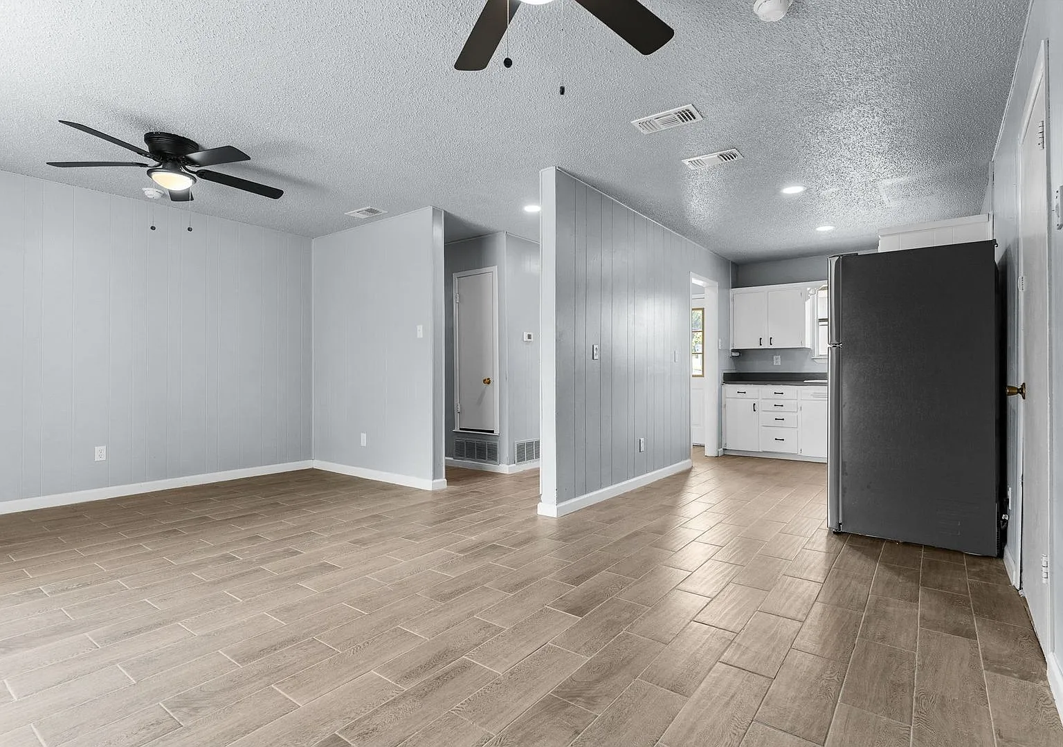 1405 Hillside Street — Photo 4