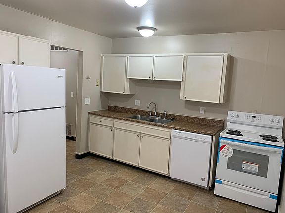 5th image of 2447 S Saint Clair Ave