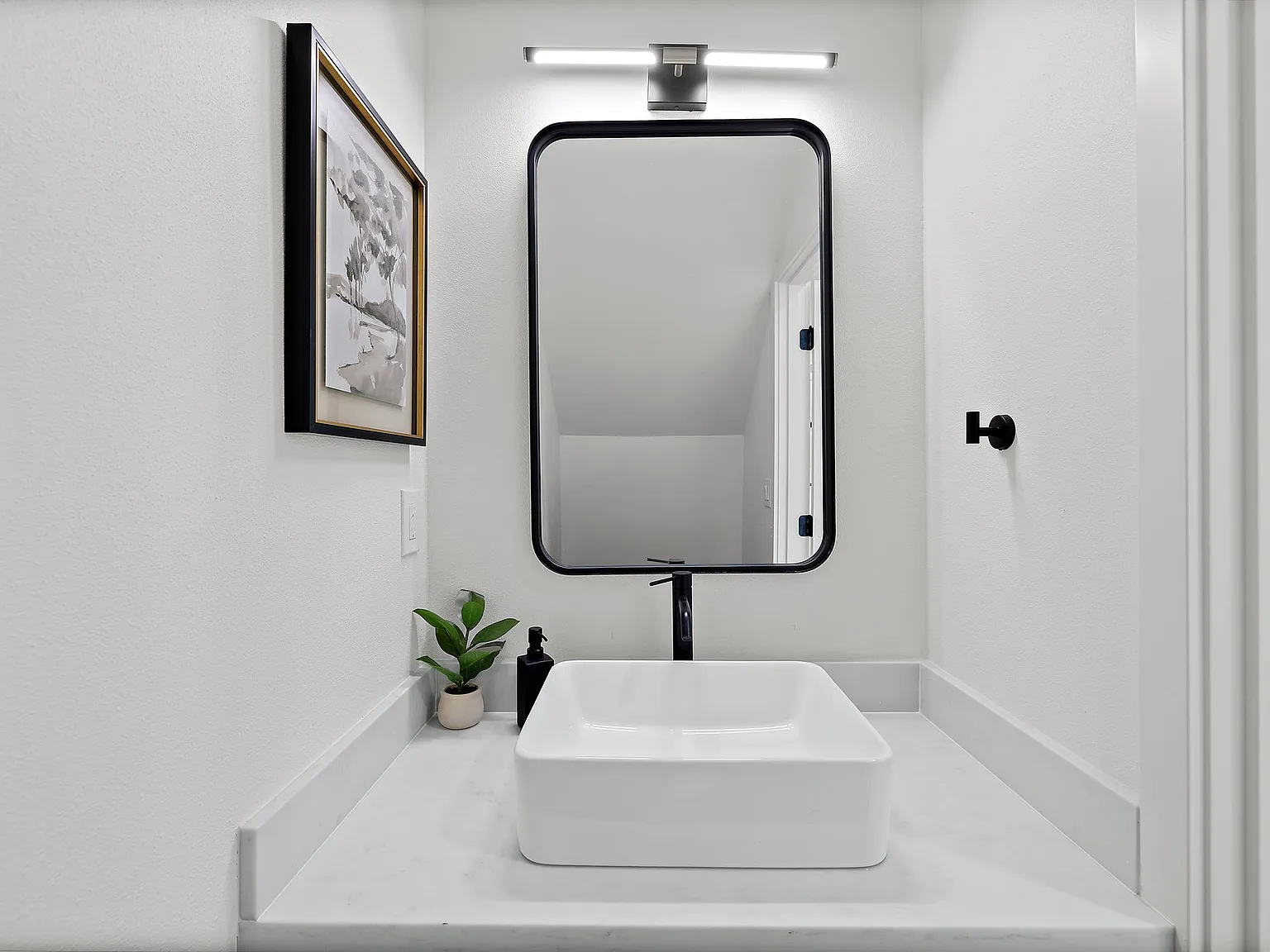 2 bed, 1.5 bath, 1000 sqft, $3,200 — Photo 3