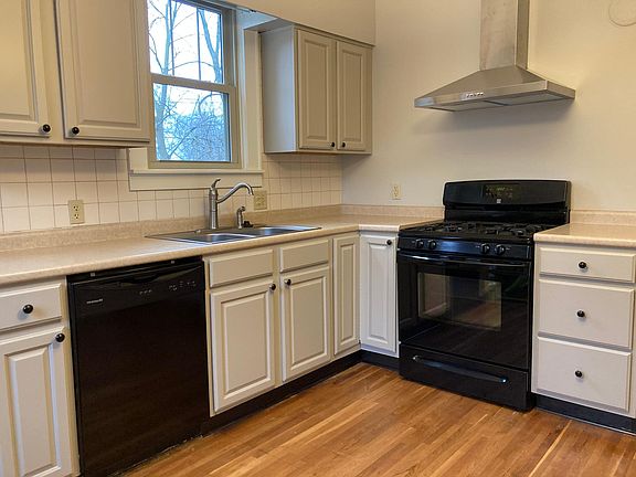 4th image of 1098 Northwest Blvd