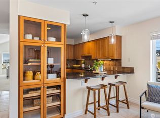 2425 33rd Ave W UNIT 401, Seattle, WA 98199