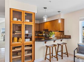 2425 33rd Ave W, Seattle, WA