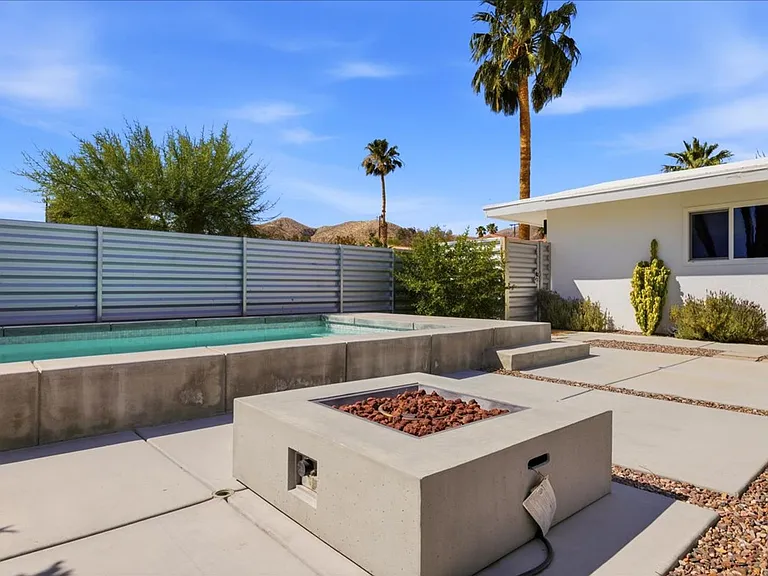 9750 Valencia Dr — Photo 32