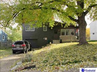 5911 N 69th St, Omaha, NE 68104