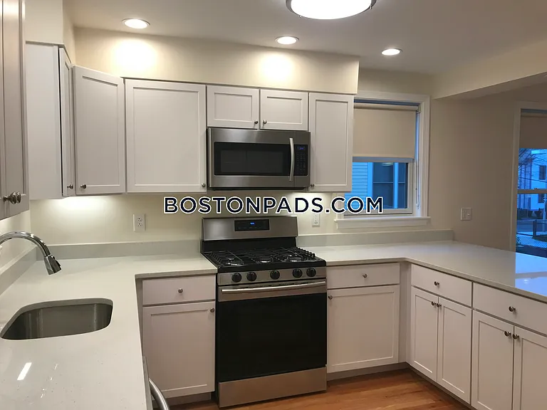 96 Waumbeck St #3 — Photo 9