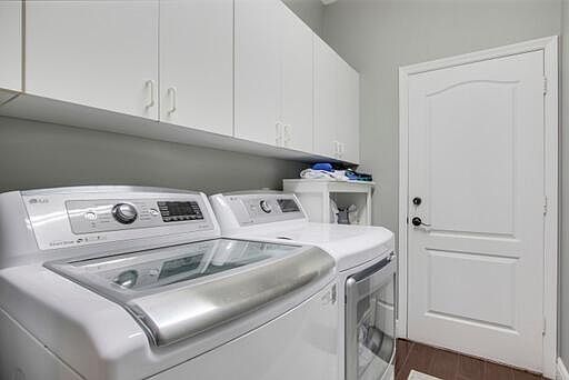 4th image of 290 SW Beach Way Ave