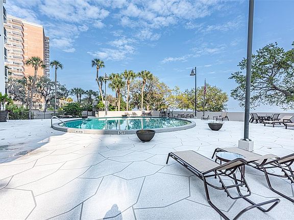 5th image of 4141 Bayshore Blvd APT 1004