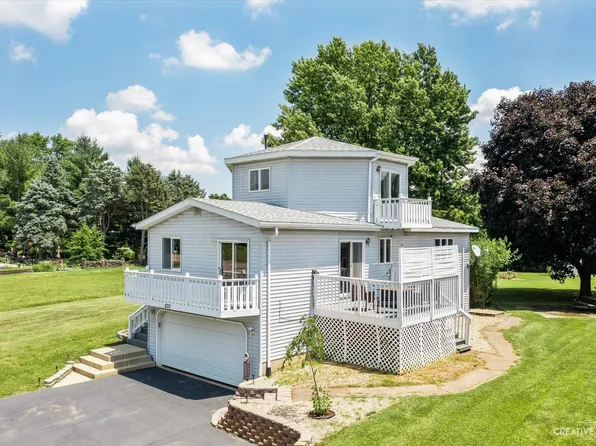 570 Carolyn Ln, Somonauk, IL 60552