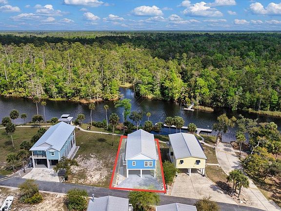 4th image of 1226 NE Rivers Bend Way