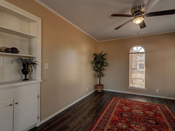 5th image of 707 N Dryden Cir