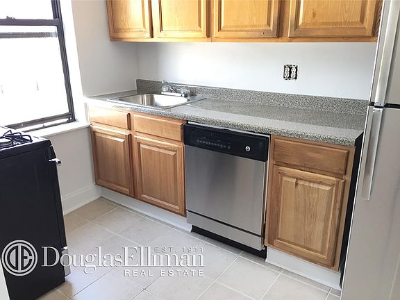3rd image of 4825 46th St #2D