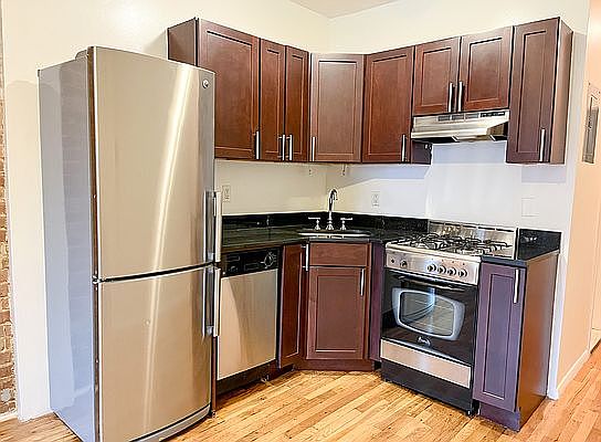 3rd image of 262 Saint James Pl APT 3A