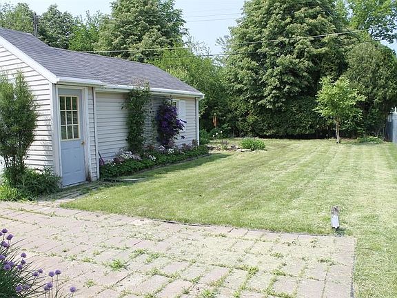 5th image of 121 W Cotton St