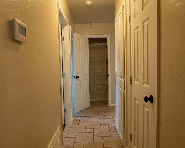 932 NW 9th St — Photo 15