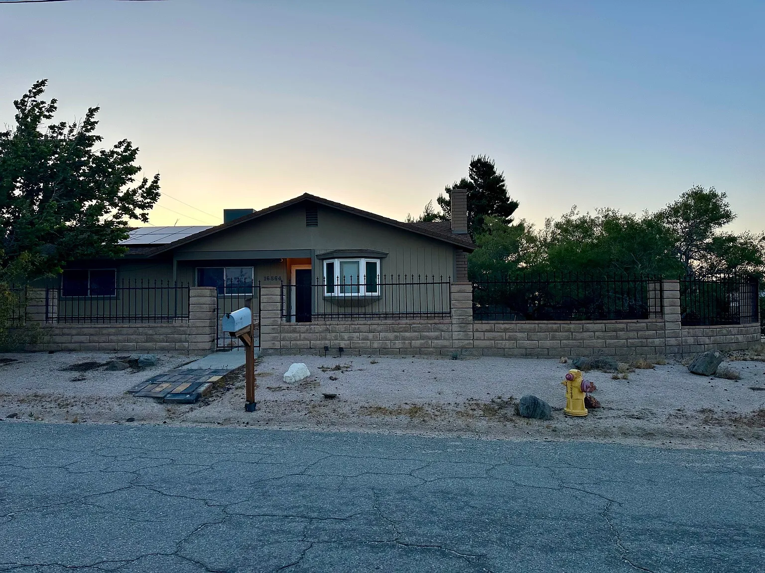 3 bed, 1433 sqft, $2,350 — Photo 2