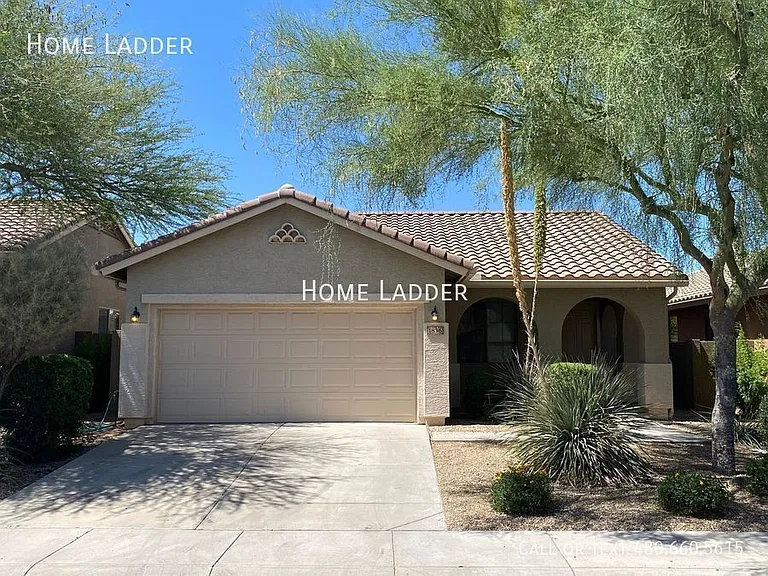 1836 W Kuralt Dr — Photo 1